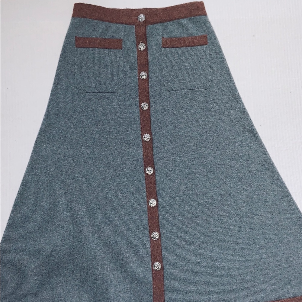 CHANEL Paris-Rome Cashmere Skirt - Picture 4 of 8